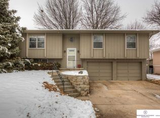 10536 R St, Omaha, NE 68127