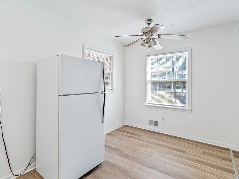 Foreman Apartments — Photo 39