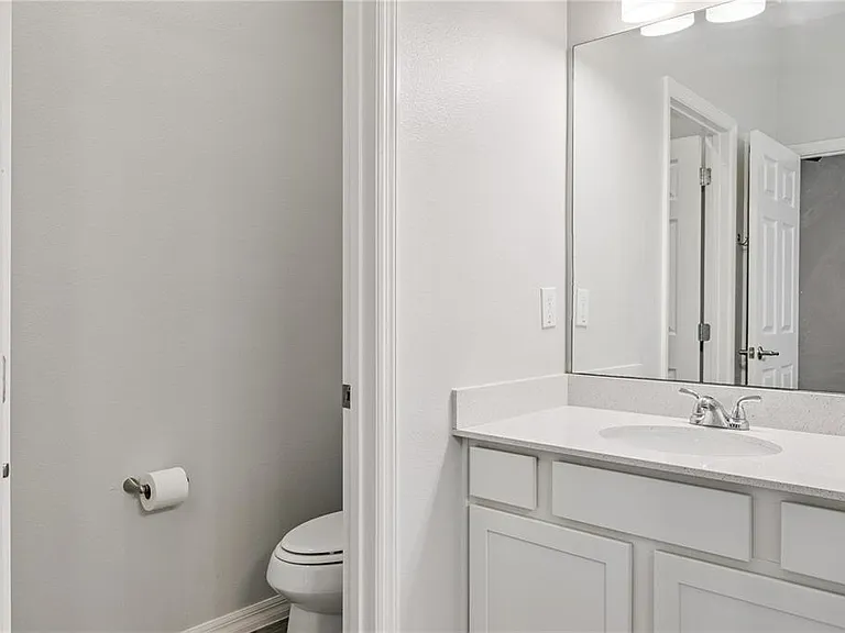 1863 Shumard Ave — Photo 24