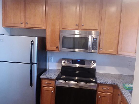 granite counters, convection oven, tile backsplash
