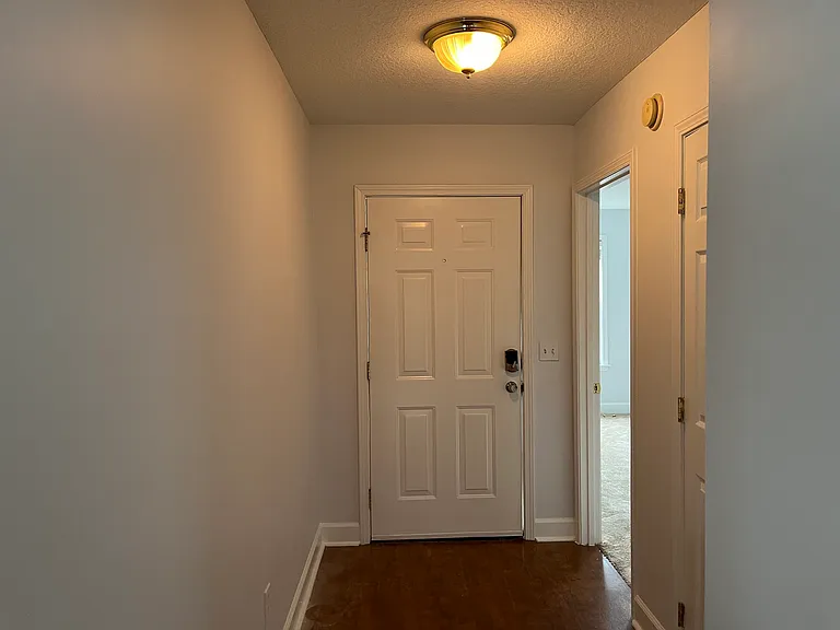 208 Red Bud Ct — Photo 9