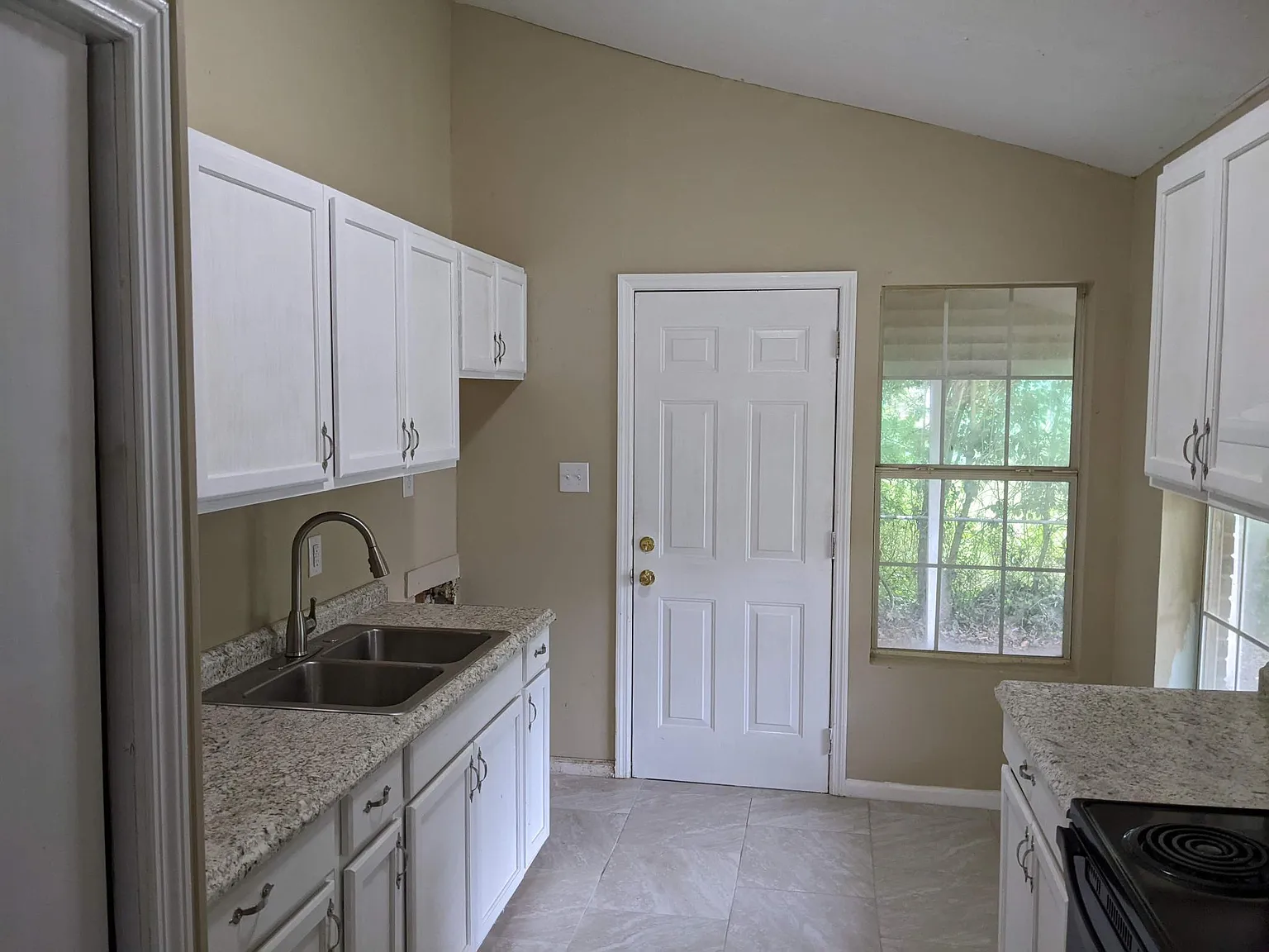 3 bed, 900 sqft, $1,250 — Photo 3