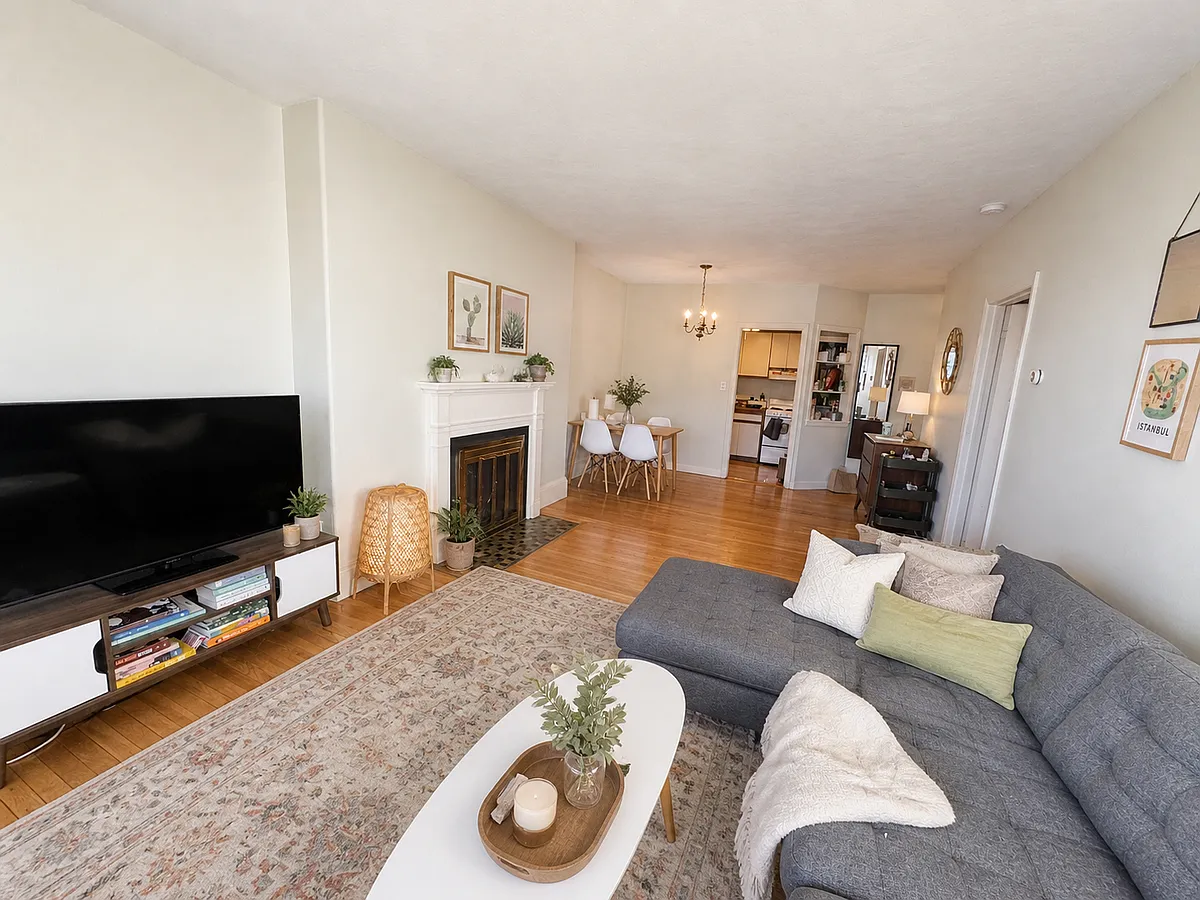 Building Photo - 922 Beacon St #32
