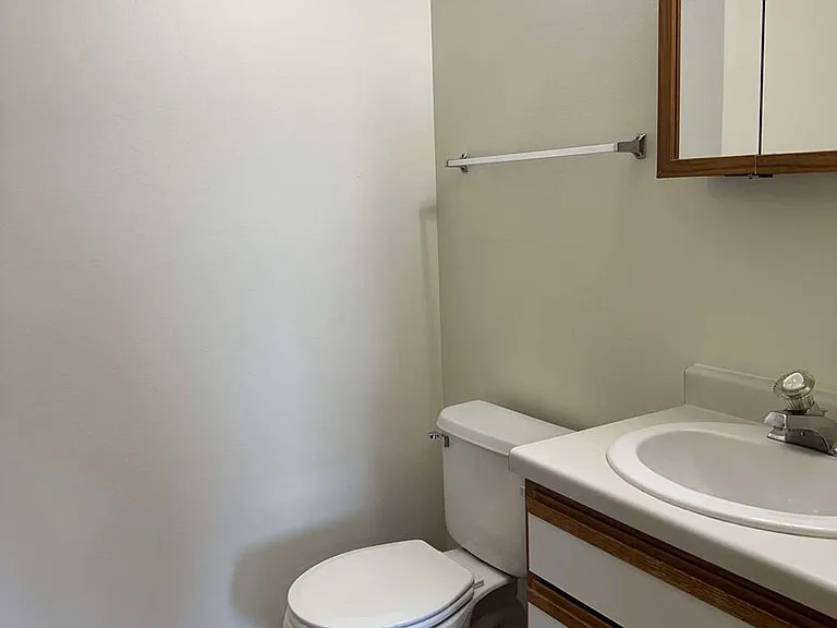 Dakota E & W Apartments — Photo 119