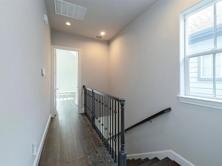 700 Wooster Ln — Photo 6