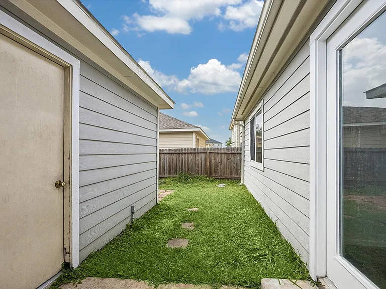 6106 Settlers Lake Cir E — Photo 22
