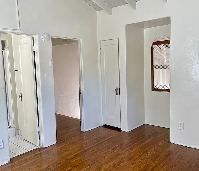 1046 N Crescent Heights Blvd — Photo 13