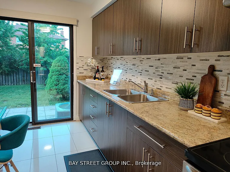 46 Hendon Rd — Photo 2