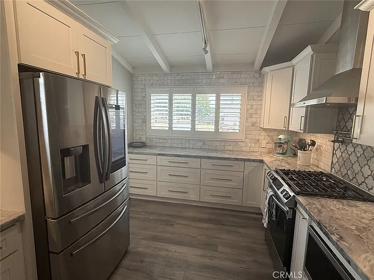 2447 Clarke Ave — Photo 4