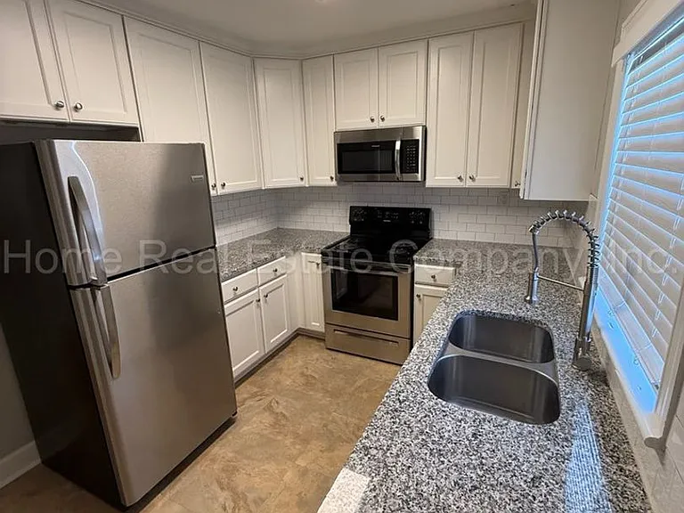 805 W End Blvd #B-10 — Photo 4