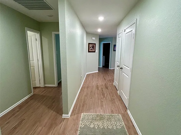 2213 Still Bend Ln — Photo 3