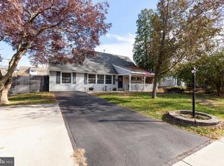 46 Queensbridge Rd, Levittown, PA 19057