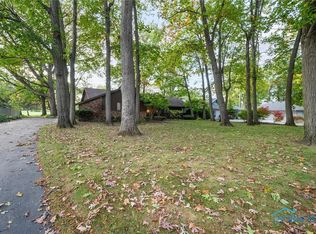29879 Saint Andrews Rd, Perrysburg, OH 43551