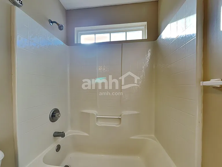 738 Laurel Hill Cir — Photo 16