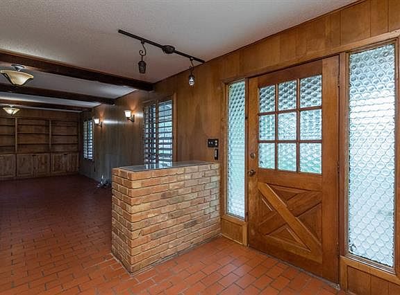 3rd image of 300 Barnwell Ln