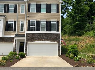 2011 Country View Ln, Morgantown, WV 26505