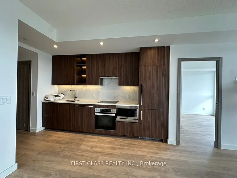 27 McMahon Dr #1003 — Photo 6