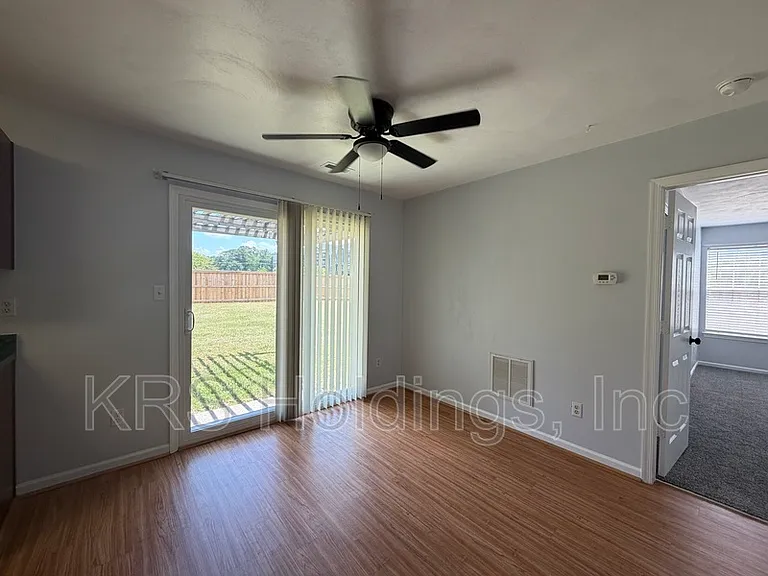128 Majestic Dr N — Photo 4