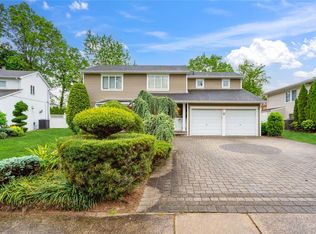 26 Brookfield Rd, New Hyde Park, NY 11040