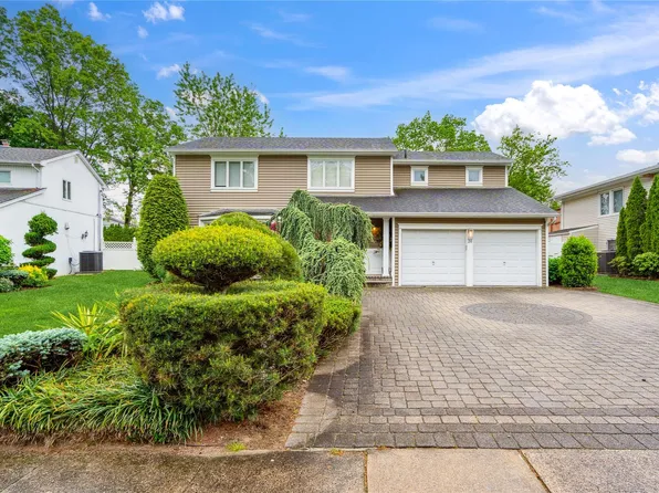 26 Brookfield Road, Manhasset Hills, NY 11040