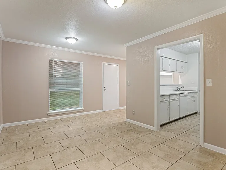 4555 Altamesa Blvd — Photo 7