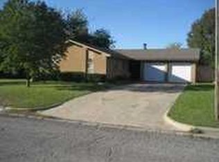 129 SW 5th St, Moore, OK 73160