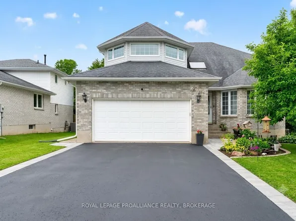605 Fernmoor Dr, Kingston, ON K7M 8K5