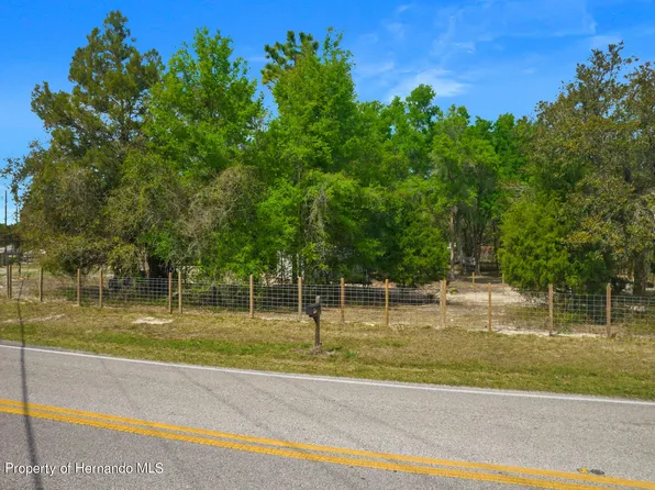 17755 Bosley Dr, Spring Hill, FL 34610