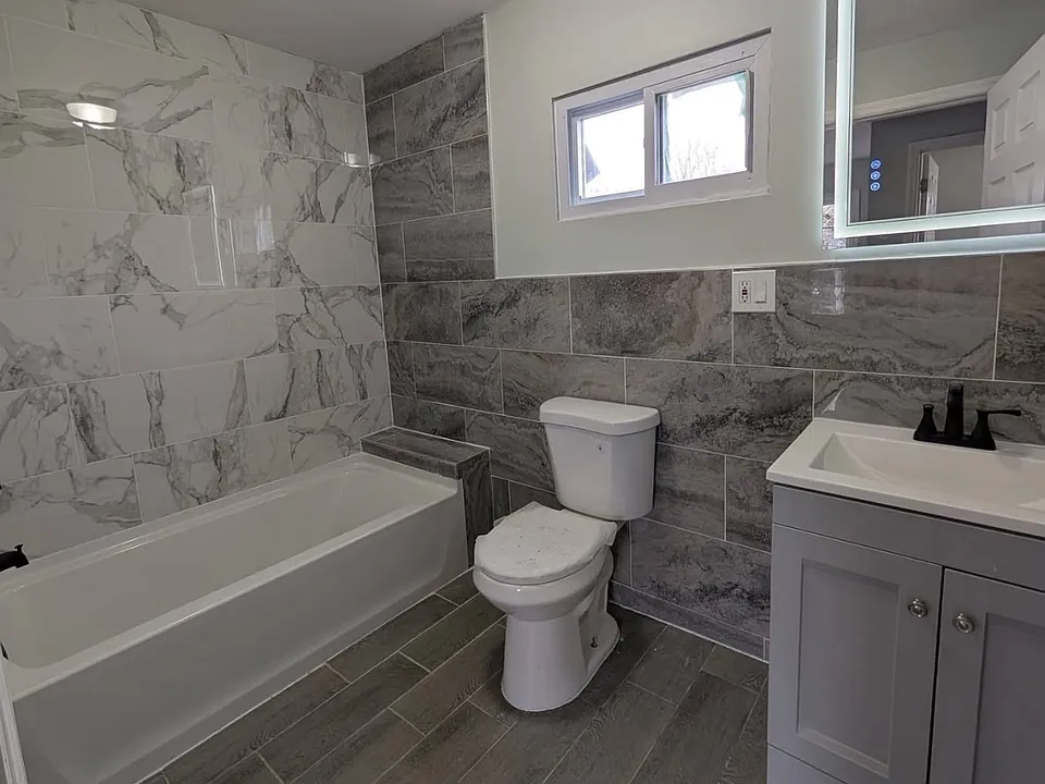 423 E 1st Ave #1