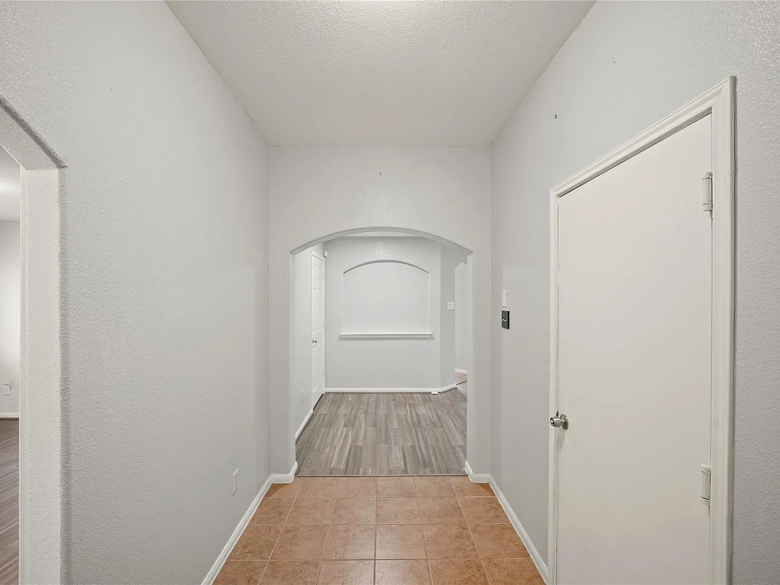 3 bed, 2.0 bath, 1861 sqft, $2,145 — Photo 4