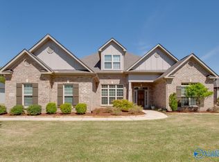 2838 Natures Cove Dr SE, Owens Cross Roads, AL 35763