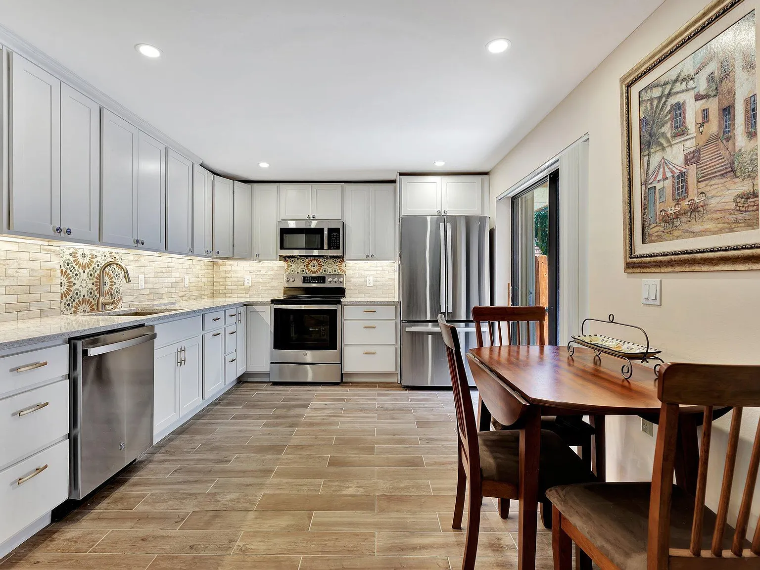 2 bed, 2.5 bath, 1236 sqft, $6,000 — Photo 3