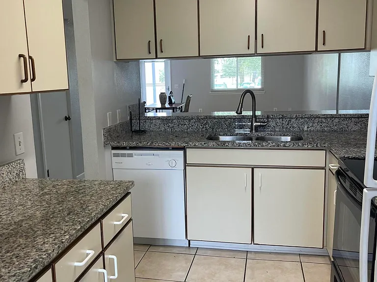 207 E 3rd St #207 — Photo 18
