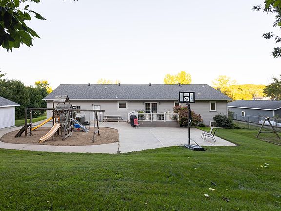 3rd image of 18237 Oak Dr