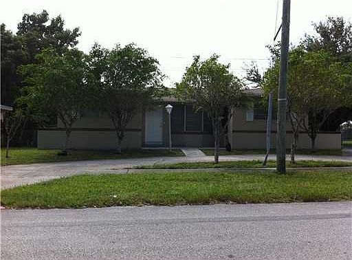 3rd image of 1690 NE 157th Ter