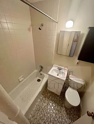 Rented by City Stop Realty | media 15