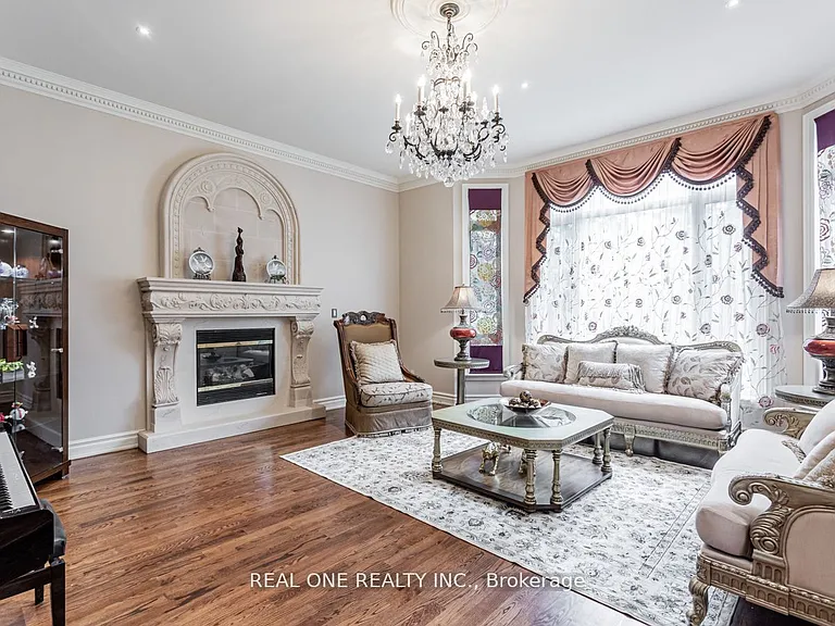 15 Royal Oak Dr — Photo 5