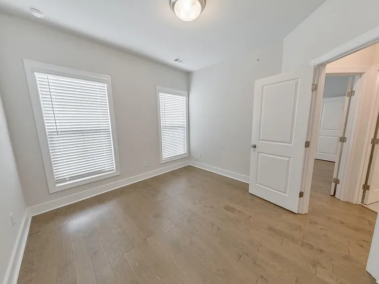 413 Bishop Ln — Photo 34