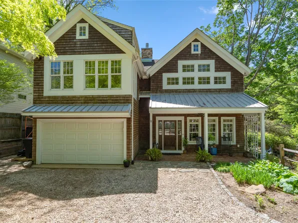 40 Chestnut Ave, Setauket, NY 11733