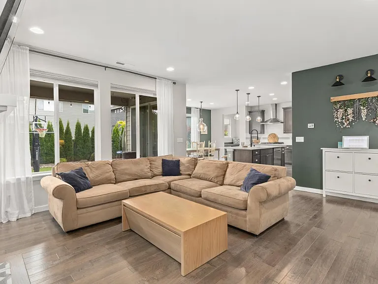 303 Vaughan Blvd NE — Photo 7