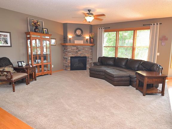 3rd image of 803 Willow Creek Dr SE