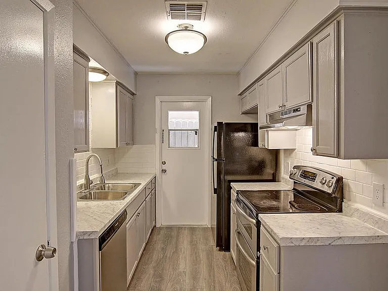 1947 Sean Dr — Photo 2