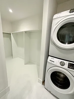 Sold by R New York | media 4