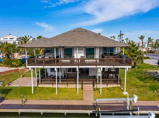 34 Mazatlan Dr, Rockport, TX 78382