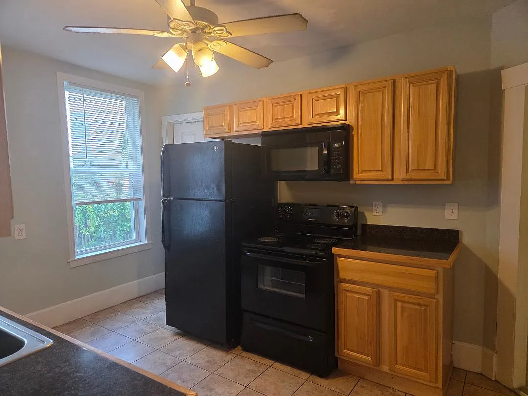 2 bed, 1000 sqft, $2,300 — Photo 4