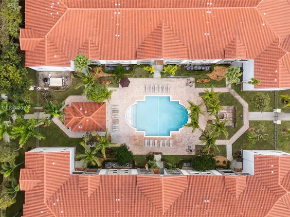 6821 SW 44th St APT 102, Miami, FL 33155