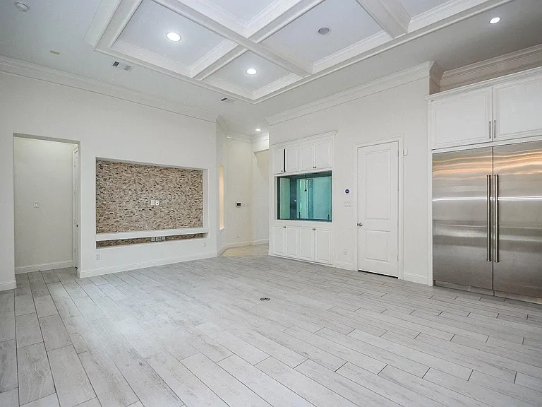 422 Mignon Ln — Photo 6