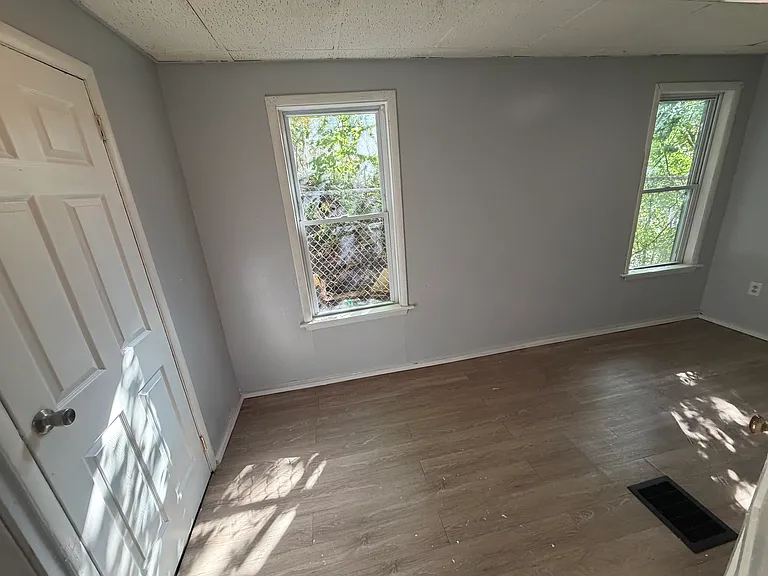 322 Shuart Ave #1 — Photo 5