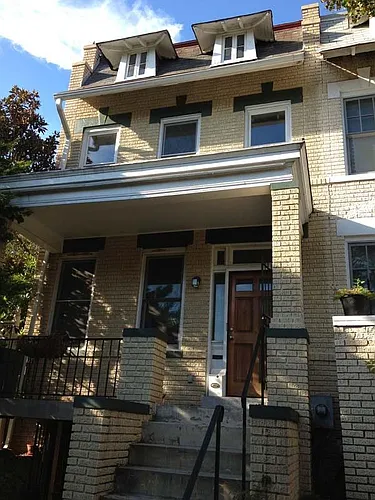 1102 D St SE #B Photo 1