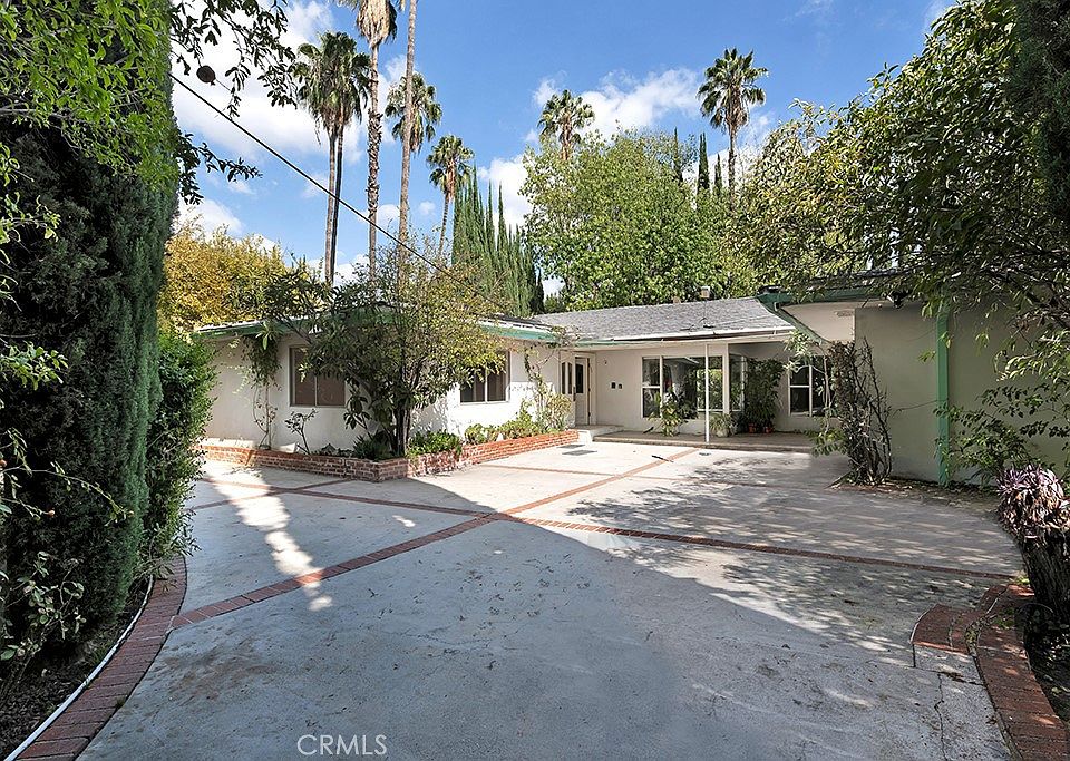 1st image of 4830 Woodley Ave